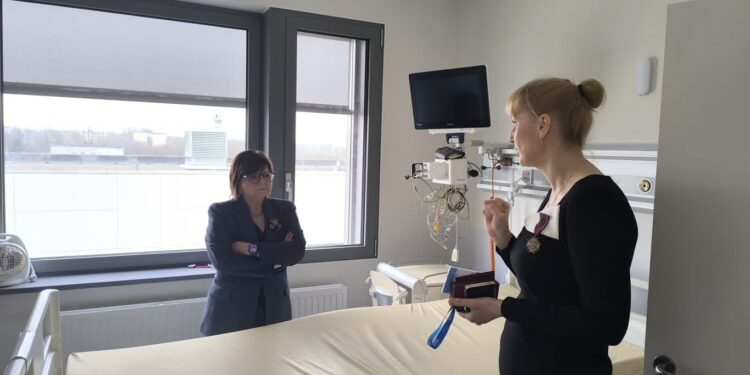 Ministra zdrowia w szpitalu przy Dekerta