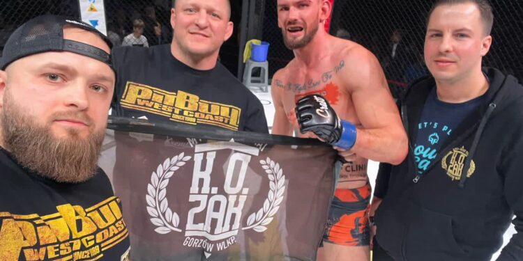 Mateusz Rybak na fali