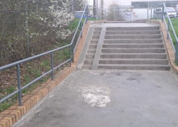 Schody na Piaskach w Gorzowie już zniszczone. Nie minął rok od remontu