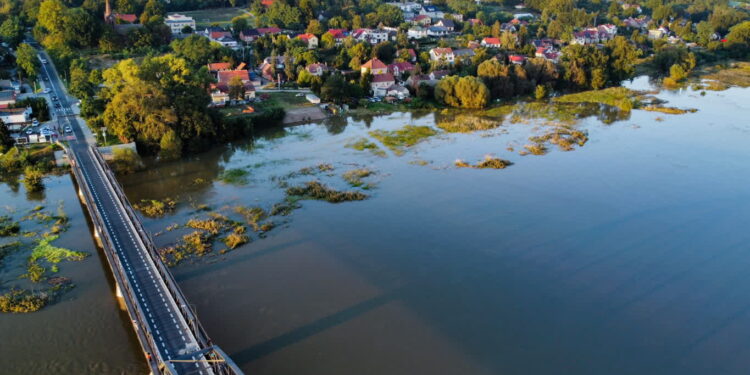 Gminy wypłaciły powodzianom 16 mln zł. Zasiłki na odbudowę do czerwca