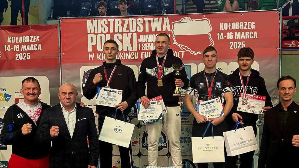 Pierwszy z lewej Dawid Omelanowicz (KS Dragon), srebrny medalista w kategorii senior -71 kg. Pierwszy z prawej to Igor Iżykowski z klubu Sporty Walki Gorzów (fot. Dragon)