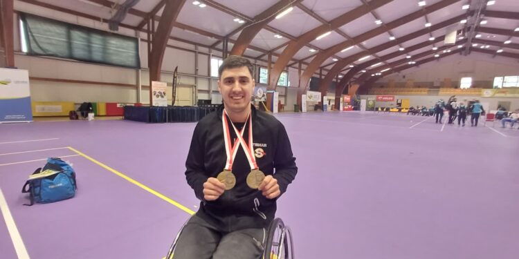 Daniil Ustinov ze Start Gorzów - złoto w singlu oraz w deblu (fot. Jakub Lesiński)