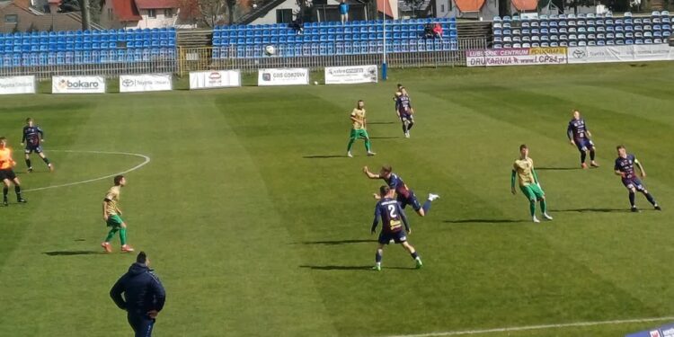 Z wiatrem czy pod wiatr, Warta strzelać potrafi