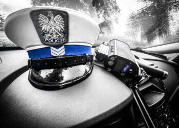 Drifty na parkingu przy Słowiańskiej. Za kierownicą 14-latek