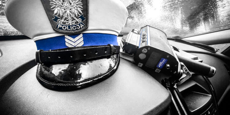 Drifty na parkingu przy Słowiańskiej. Za kierownicą 14-latek