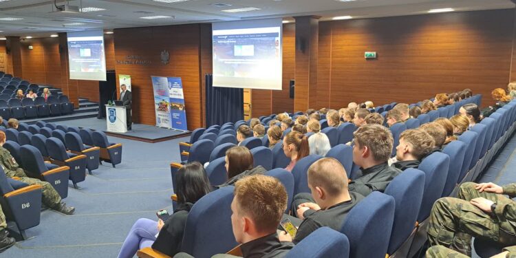 Rozmawiali o zagrożeniach współczesnego świata i o tym jak na nie reagować