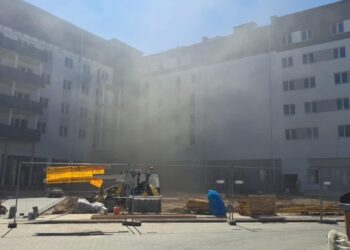 Duży pożar na Europejskim. W akcji 7 zastępów straży