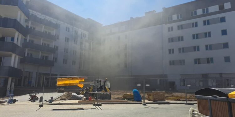 Duży pożar na Europejskim. W akcji 7 zastępów straży