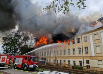 Akt oskarżenia po pożarze akademii. Budowlańcom grozi więzienie
