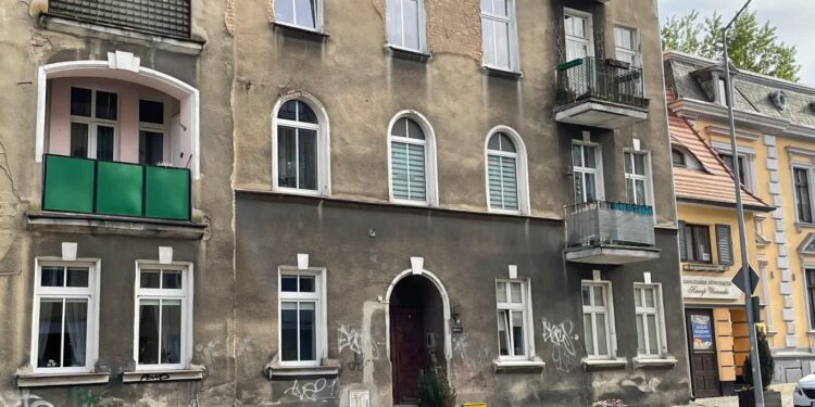 Mieszkańcy chcą remontu. Przegrywają z biurokracją