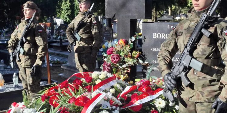 15. rocznica katastrofy smoleńskiej na cmentarzu komunalnym w Gorzowie