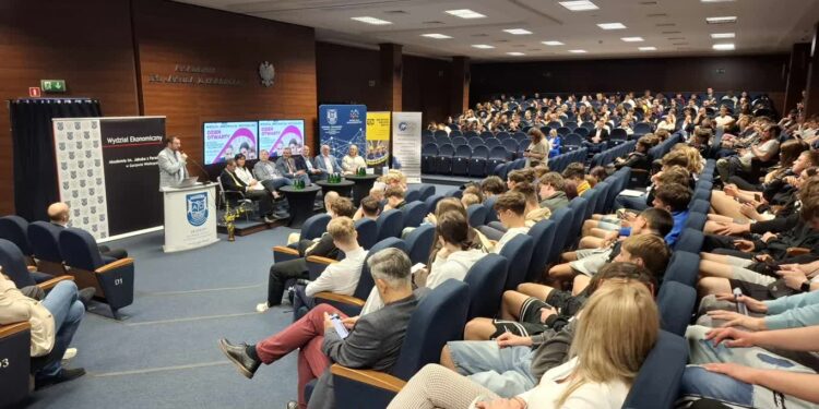 O zawodach przyszłości podczas dnia otwartego w AJP