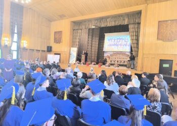 Tegoroczni absolwenci Ronda już ze świadectwami