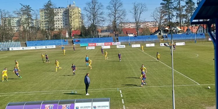 Warta podejmie sąsiada w tabeli