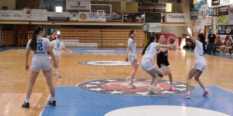 Grunt to dobrze zacząć: młode akademiczki powalczą u siebie o finały