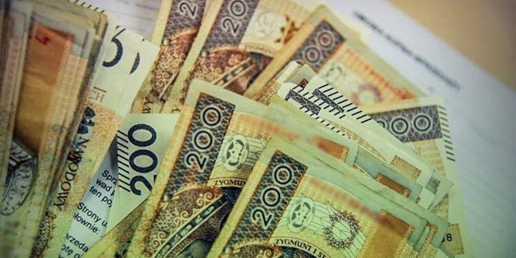 Straciły niemal 200 tys. zł. Myślały, że inwestują w w akcje i kryptowaluty