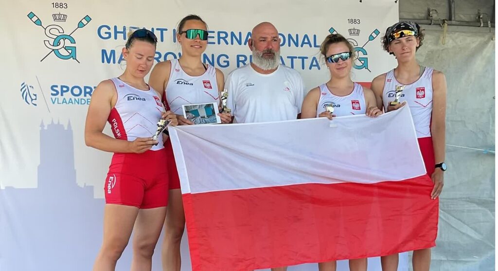 Zuzanna Lesner (druga z prawej) udanie zaczęła rywalizację w nowej specjalizacji (fot. Ghent Regatta fb)
