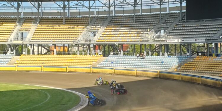 Wygrana Stali i poważny upadek Adama Bednara w U24 Ekstralidze