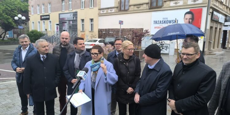 Politycy koalicji kontynuują kampanię