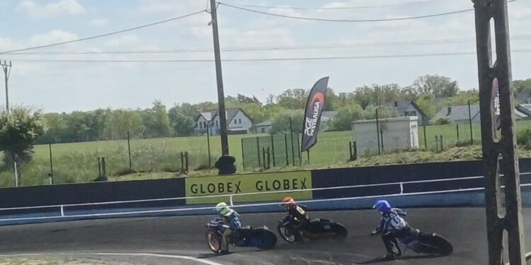 W Wawrowie dominacja miejscowych miniżużlowców