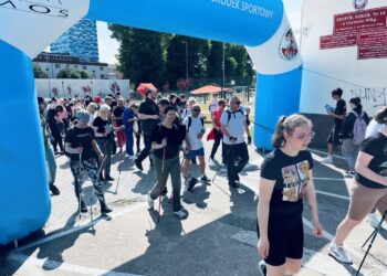 Uśmiechnięty VII Gorzowski Marsz Nordic Walking wystartował