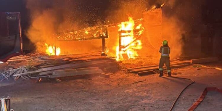 Nocny pożar w tartaku w Kłodawie