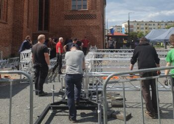 Powstaje scena na Starym Rynku