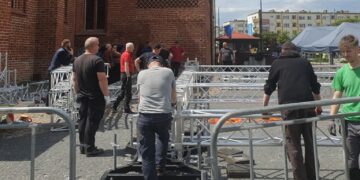 Powstaje scena na Starym Rynku