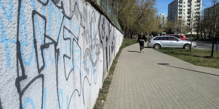 Zmiany w SP 6. W planach nowy mur, ogrodzenie i schody