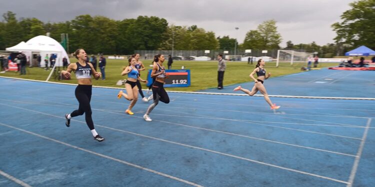 W środku stawki Marika Majewska z AZS-u AWF-u Gorzów (fot. Jakub Lesiński)