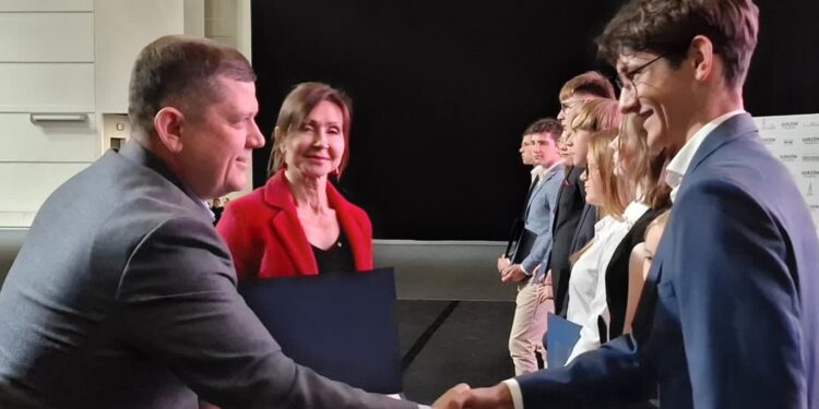 Stypendia dla najlepszych uczniów [GALERIA ZDJĘĆ]