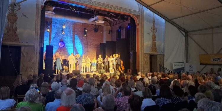 Teatr zakończył kolejny sezon. Przyznano nagrodę najpopularniejszej aktorce