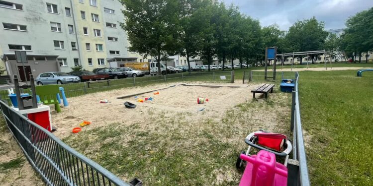 Wyrzucone (?) zabawki