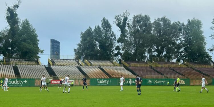 Remis Warty z liderem na zakończenie sezonu
