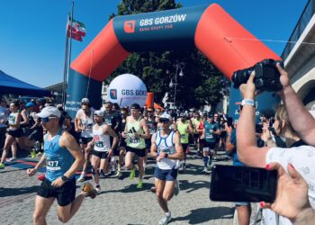 500 biegaczy na na starcie jubileuszowej Nadwarciańskiej Dychy