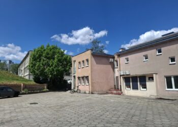 Zniknie „majtkowy lila róż”. Przetarg na termomodernizację czternastki rozstrzygnięty