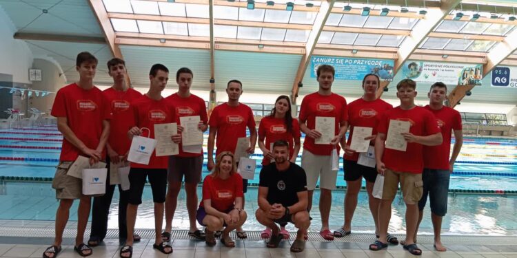 Czują się jak ryba w wodzie! Gorzowianie uzyskali karty pływackie