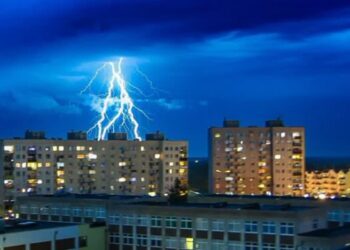 Burza nad Gorzowem. IMGW ostrzega