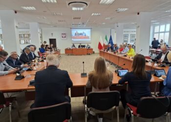 Sesja absolutoryjna rozpoczęta