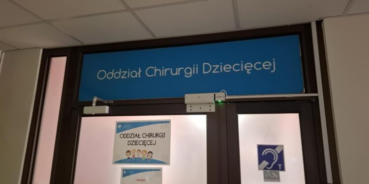 Niebezpieczny challenge. Chłopiec połknął małe petardy