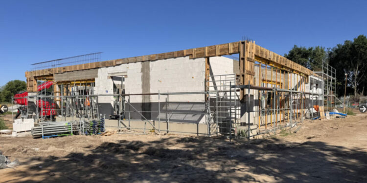 Budowa centrum opiekuńczego idzie zgodnie z planem