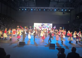 Kolorowa gala finałowa Folk Harbor