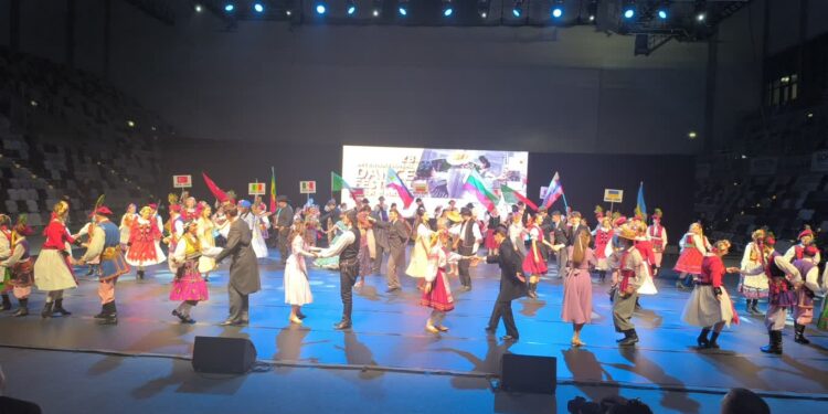 Kolorowa gala finałowa Folk Harbor