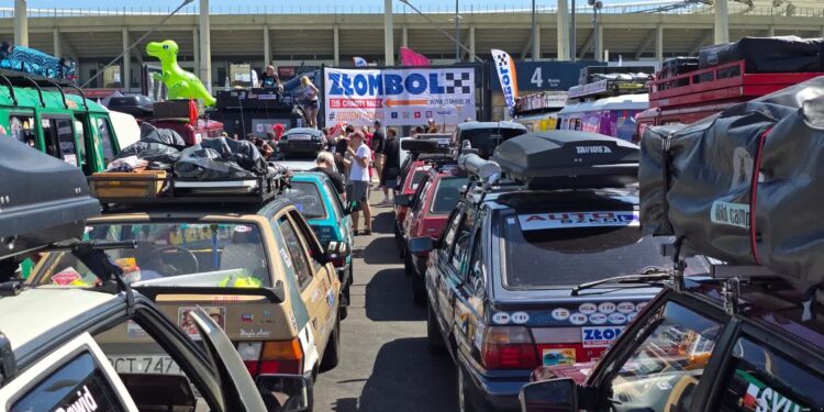 Pierwsza mała awaria. Gorzowianie na Złombolu jadą dalej [ZDJĘCIA]