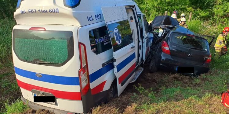 Wypadek z udziałem karetki. Sześć osób poszkodowanych