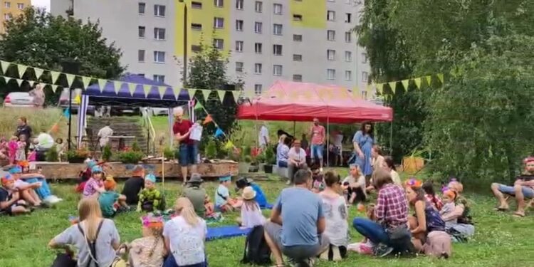 Fanty za fanty, kino plenerowe i kąpiel w pianie. Festyn na Piaskach