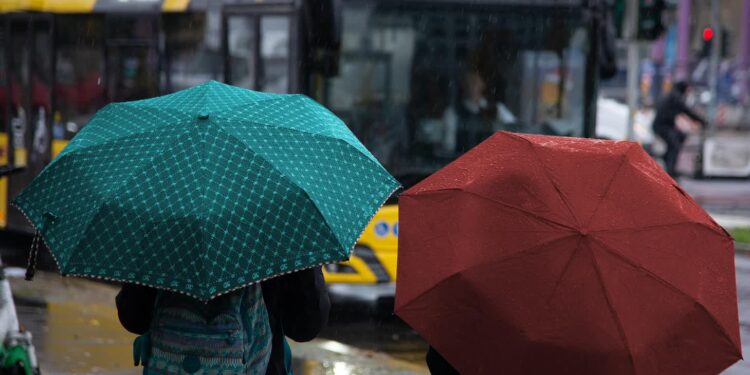 Do wieczora będzie padać. Może też zagrzmieć