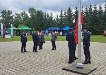 Awanse dla policjantów i atrakcje dla mieszkańców. W Kłodawie trwa festyn