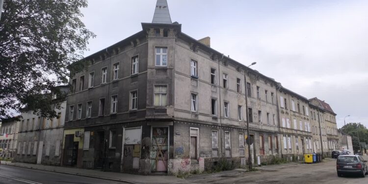 Zabytek czy ruina? Dziś rozmowy o przyszłości kamienic na Zawarciu