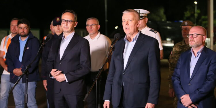 Siemoniak na granicy: zaczynamy ten wielki wysiłek